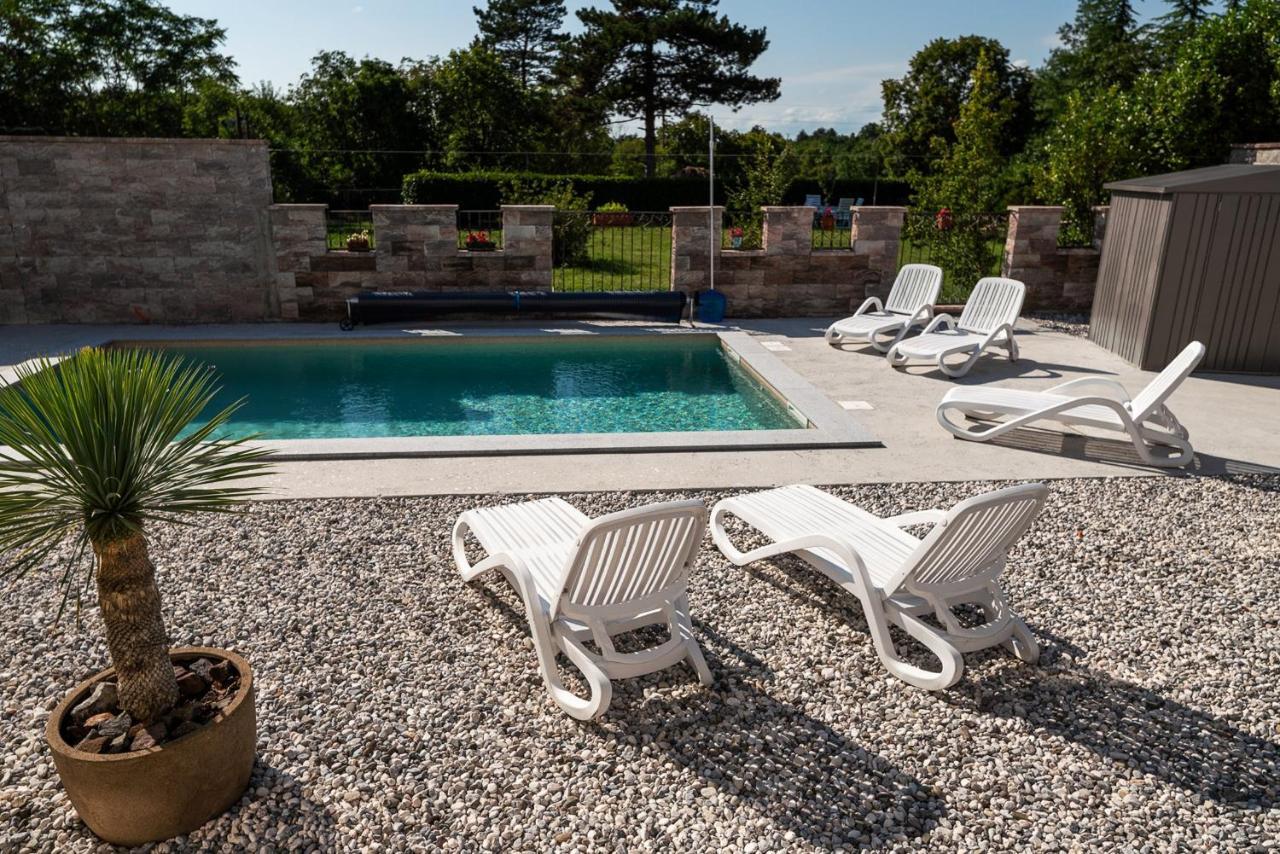 Apartments Kras 24 With Pool Sežana Dış mekan fotoğraf