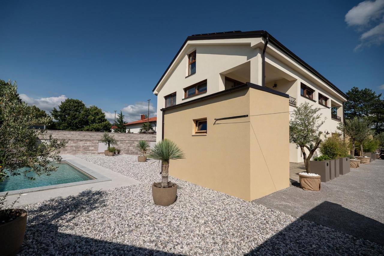 Apartments Kras 24 With Pool Sežana Dış mekan fotoğraf