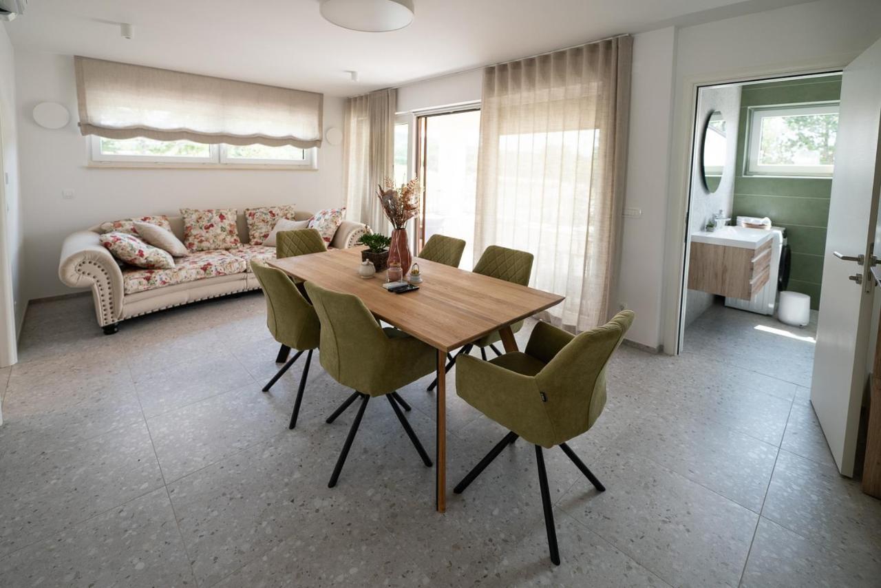Apartments Kras 24 With Pool Sežana Dış mekan fotoğraf