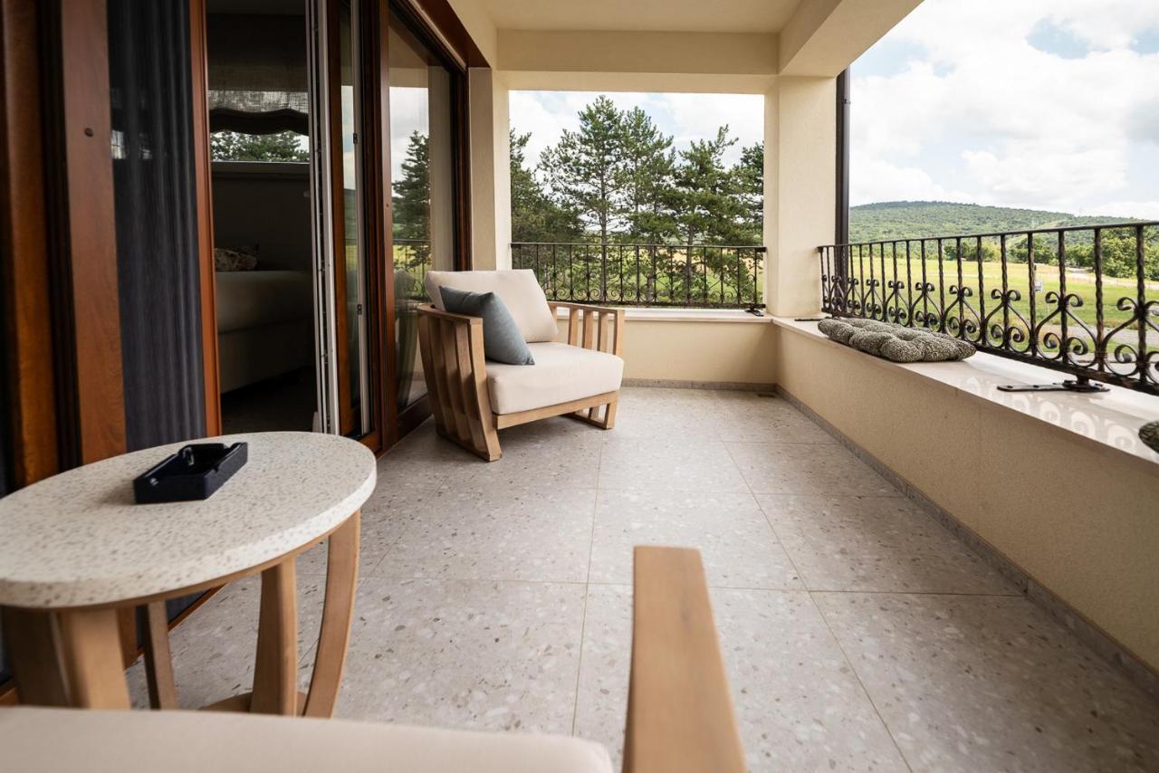Apartments Kras 24 With Pool Sežana Dış mekan fotoğraf