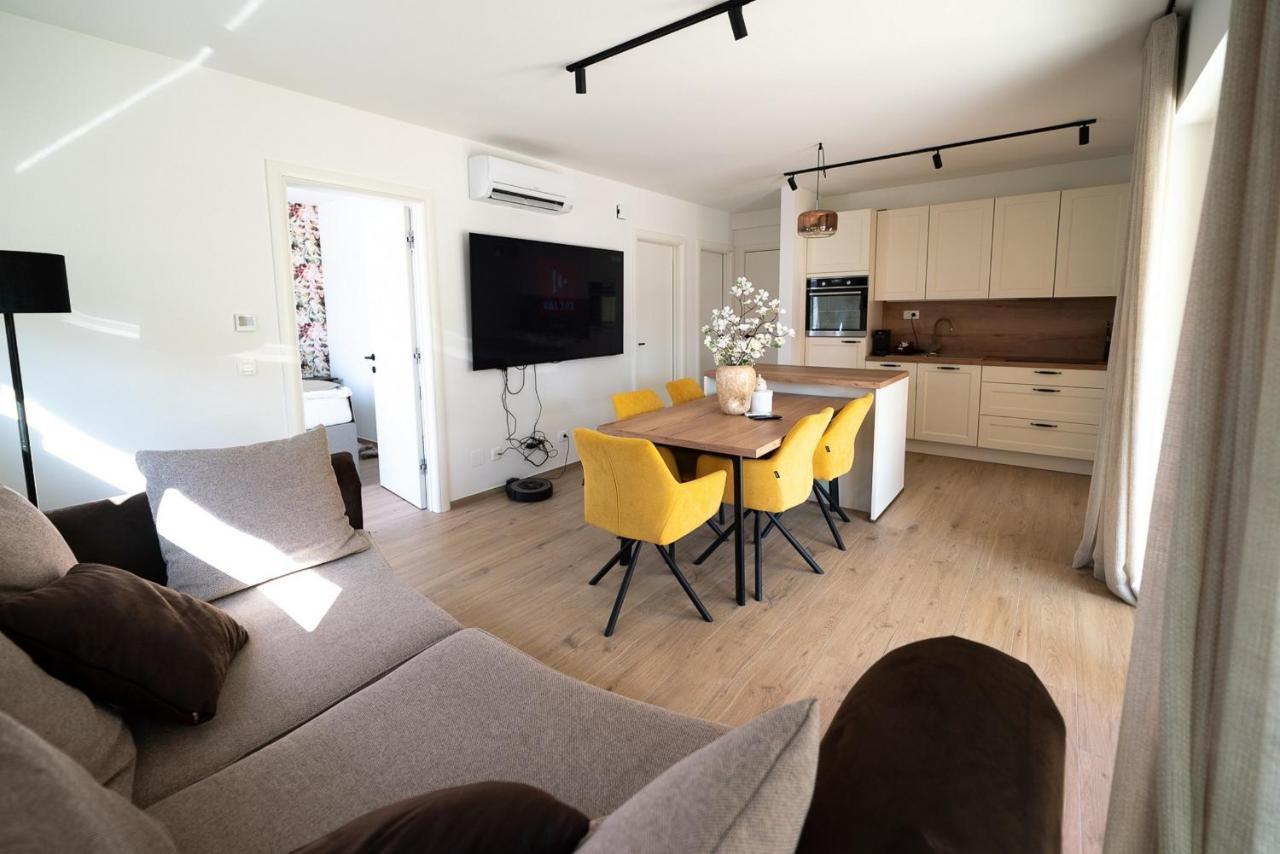 Apartments Kras 24 With Pool Sežana Dış mekan fotoğraf