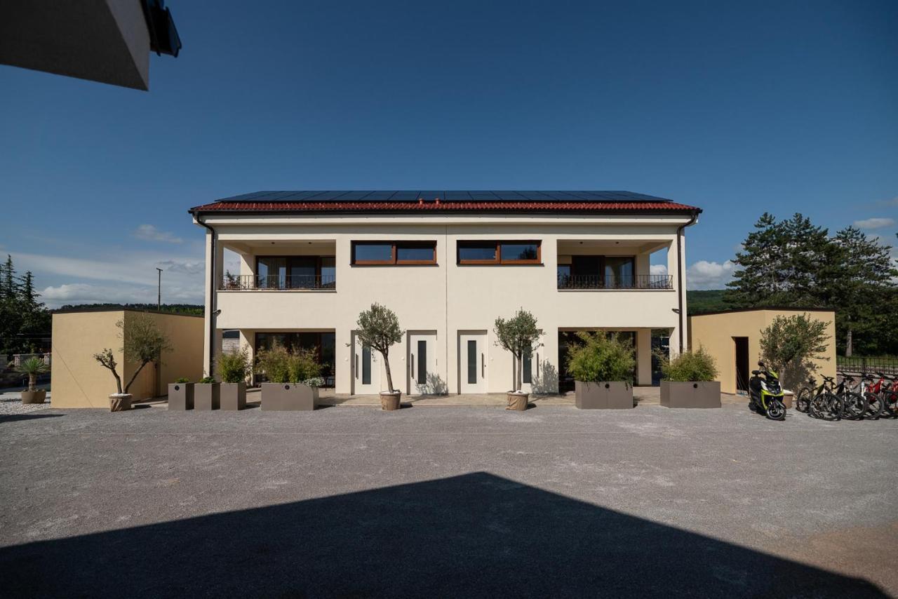 Apartments Kras 24 With Pool Sežana Dış mekan fotoğraf