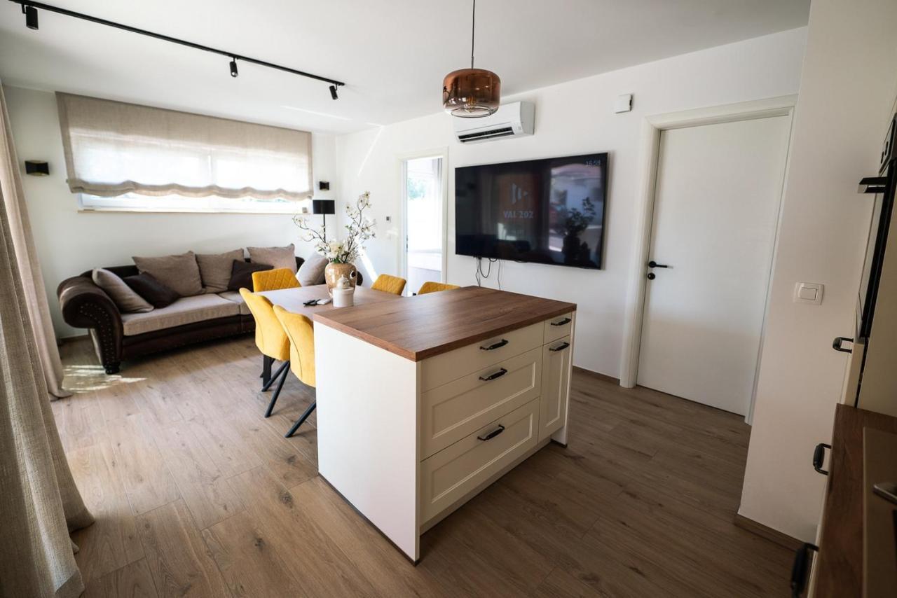 Apartments Kras 24 With Pool Sežana Dış mekan fotoğraf