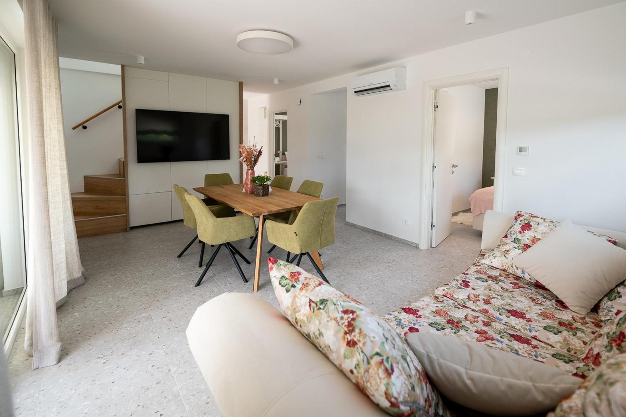 Apartments Kras 24 With Pool Sežana Dış mekan fotoğraf